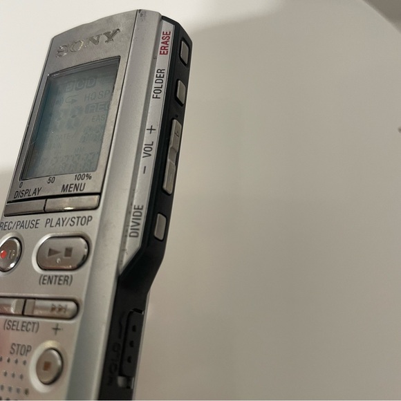 Sony ICD-B100 Handheld Silver Digital Voice Recorder 16MB 8 Hours Recording Time - Picture 4 of 16